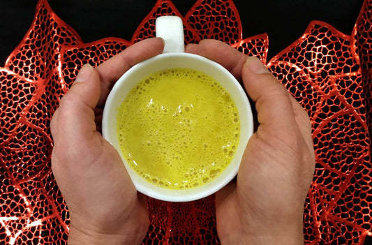 Miel et Curcuma : Le Lait d'Or, boisson réconfortante et base secrète de vos cocktails festifs